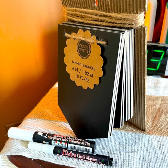 Customizable Banner for Events - 2 White Chalk Markers Included - Picture 1 of 4